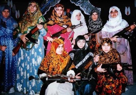 بانوان انقلابی که در تاریخ ماندگار شدند/ شهادت‌طلبی زنان کُردستانی در گذر تاریخ