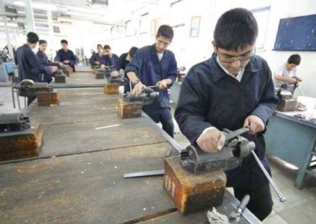 ۸۱ هزار نفر ساعت آموزش در واحدهای صنعتی کردستان به مهارت آموزان ارائه شد