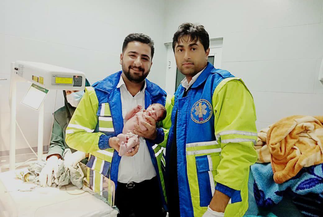 تولد نوزاد پسر بیجاری در آمبولانس ۱۱۵ اورژانس