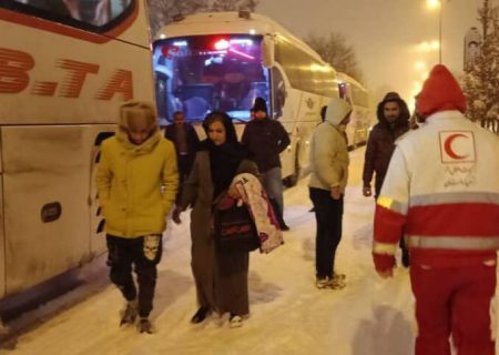 هلال احمر کردستان به بیش از هزار گرفتار در برف امدادرسانی کرد