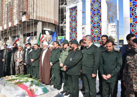 مدیران کردستانی با پوشیدن لباس سبزپوشان سپاه با آرمان ها و اهداف این نهاد انقلابی بیعت کردند