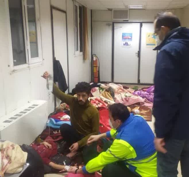 نجات جان ۳۰ نفر از اتباع خارجی سوری گرفتار شده در سرما در مرز سیرابند بانه