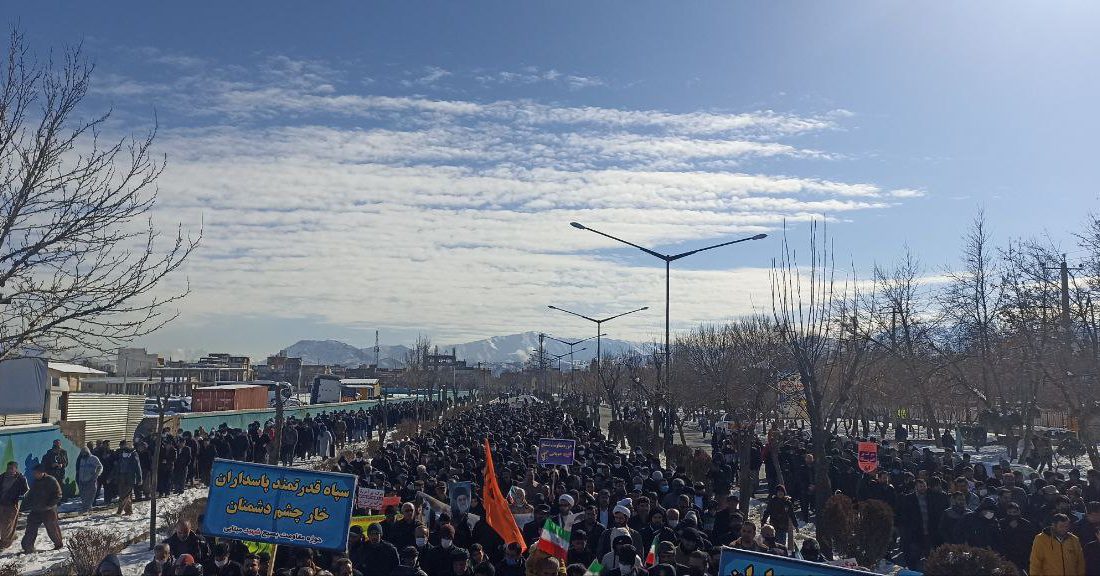 حضور باشکوه مردم شهرستان مریوان در راهپیمایی ۲۲ بهمن