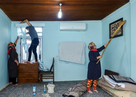 تکاندن خانه دل با اشتیاق خانه تکانی عید/ افزون بر ۶۰ درصد نرخ شستن فرش در قالیشویی های سنندج افزایش یافت