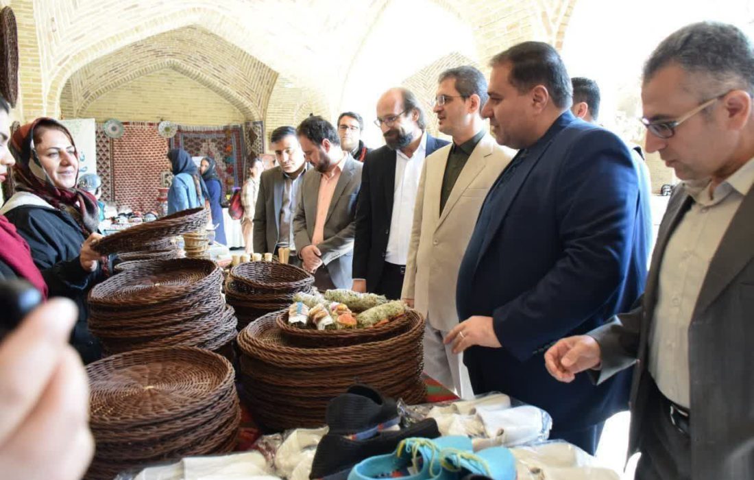 نمایشگاه صنایع‌دستی و هنرهای سنتی در اماکن تاریخی سنندج افتتاح شد