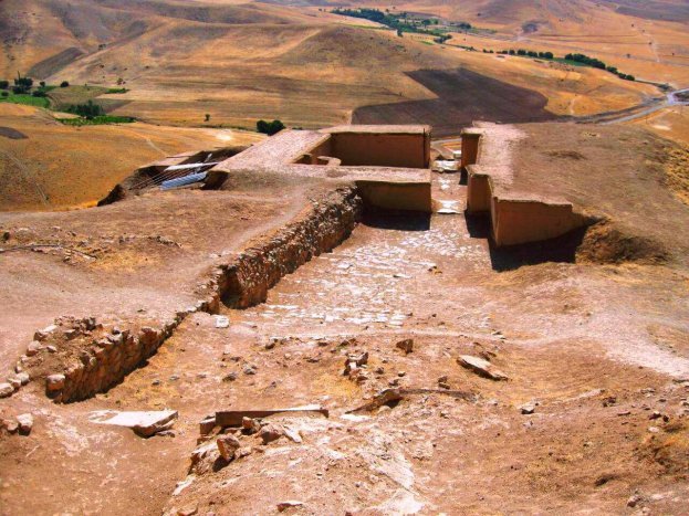 قلعه ۳هزارساله زيويه، شاهکار معماری بشریت در پیش از میلاد + عکس