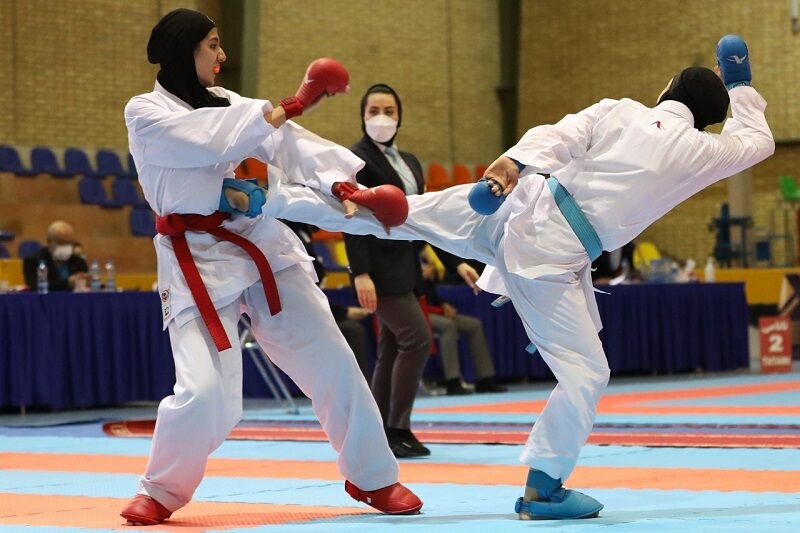 قهرمانی بانوان قروه‌ای در رقابت‌های کاراته کردستان
