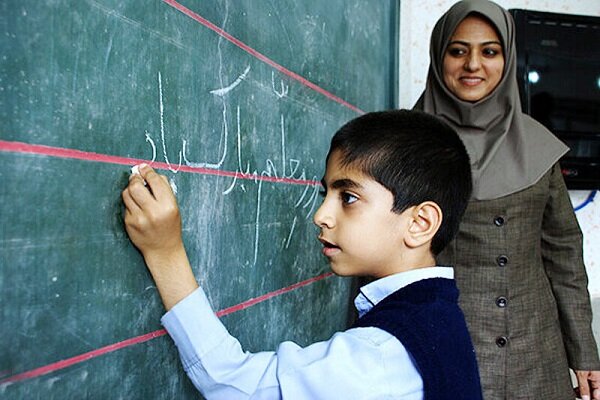 استان کُردستان با کمبود بیش از سه هزار معلم روبروست/ پنج معلم کردستانی راه یافته به بخش کشوری از بانوان هستند