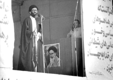 رهبر معظم انقلاب از روزهای آغازین پیروزی انقلاب اسلامی به دنبال جهاد تببین و روشنگری در جامعه بودند