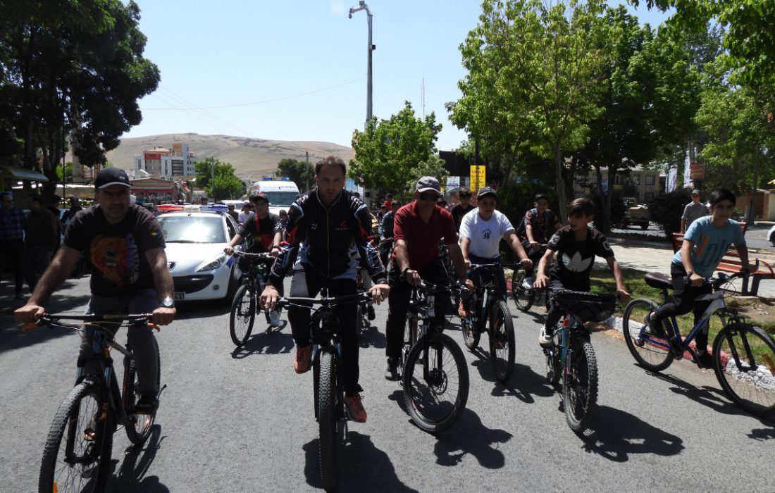 همایش دوچرخه سواری به مناسبت هفته مبارزه با مواد مخدر در بیجار برگزار شد