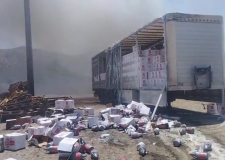 ۲ دستگاه کامیون کشنده در مرزباشماق مریوان در آتش سوختند