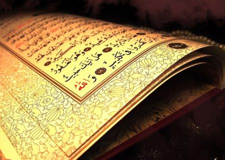 تمسک به قرآن و اسلام، تنها ریسمان رهایی از گودال ظلمت و تاریکی