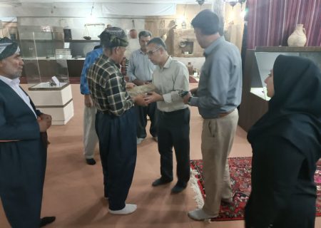 اهدای قرآن خطی دوره قاجار به موزه نگل سنندج