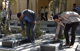 غبارروبی و عطرافشانی مزار شهدا در کردستان