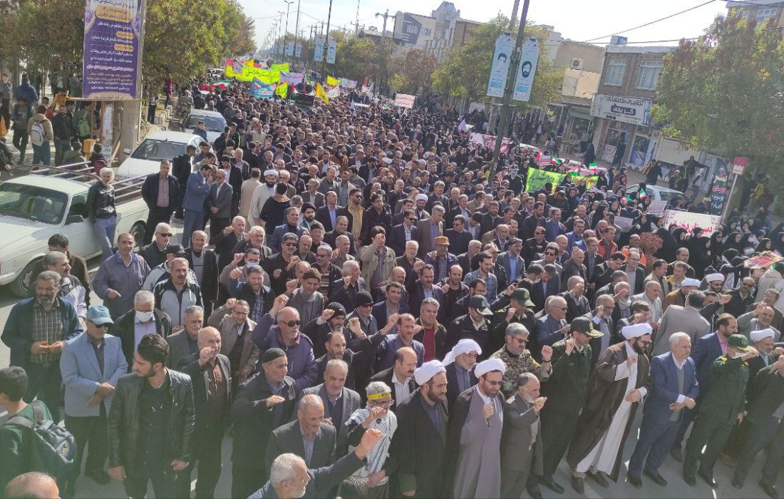 شکوه حضور قروه‌ای‌ها در راهپیمایی ۱۳ آبان+ تصویر