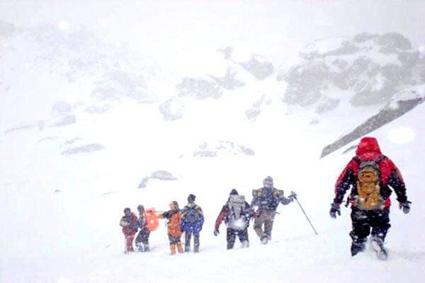 نجات سه کوهنورد گرفتار در برف ارتفاعات روستای  کله‌یونجه مریوان