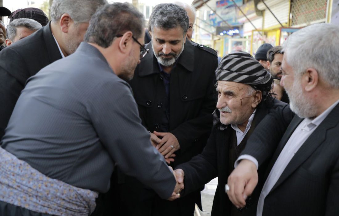 حضور استاندار کردستان در بازار مریوان و دیدار صمیمی با کسبه و بازاریان+ تصاویر 