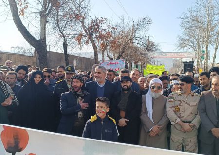 حضور باشکوه مردم شهرستان مریوان در راهپیمایی ۲۲ بهمن