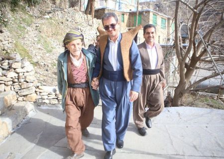 کارکنان دولتی کردستان امروز با لباس کردی سرکار می‌روند