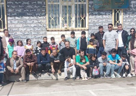 مسافران نوروزی شادی را به کودکان روستای ننه مریوان هدیه کردند+تصاویر