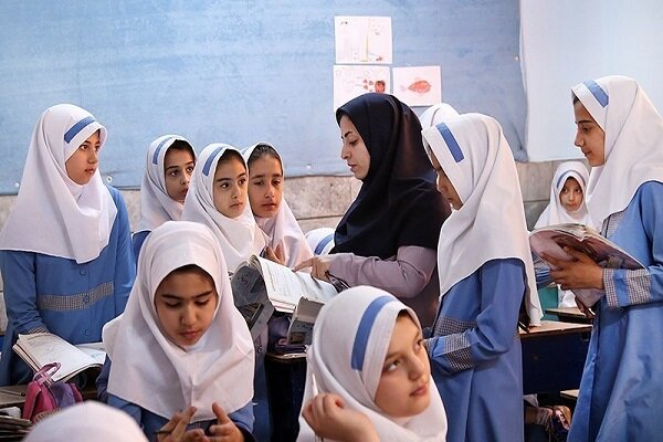 معرفی ۵ معلم کردستانی به مرحله نهایی انتخاب معلمان نمونه