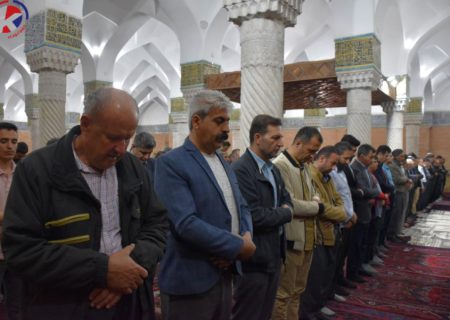 نمازگزاران کردستانی از یک ماه بندگی خدا می‌گویند